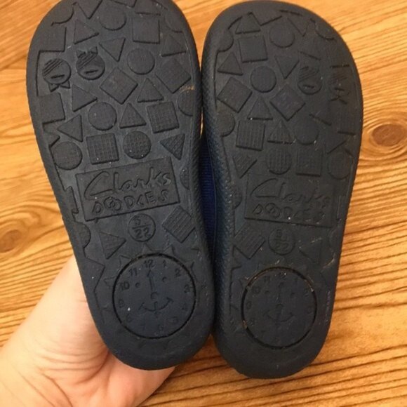 Clarks doodles kids suede slip on shoes size 5 - Picture 8 of 10